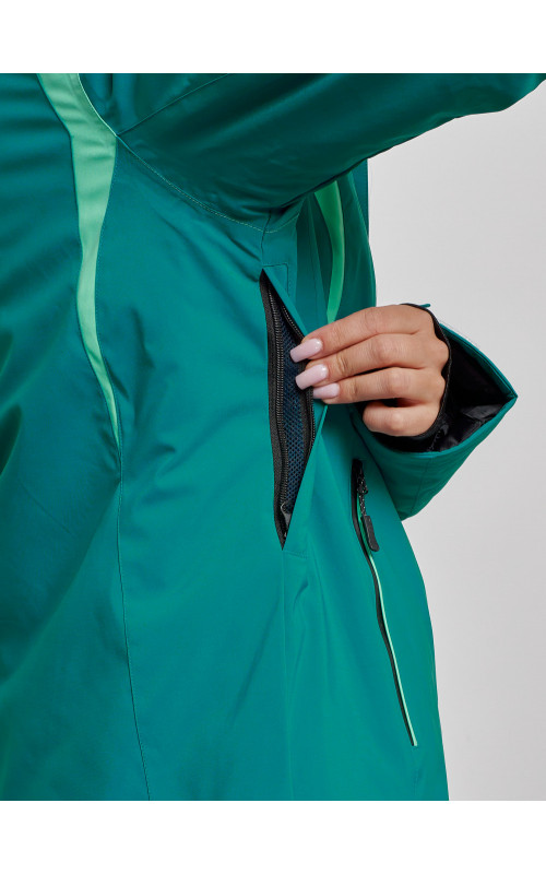 Женский горнолыжный костюм для зимних прогулок и спорта.