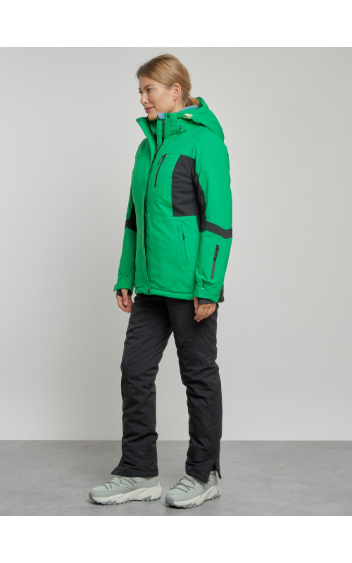 Женский горнолыжный костюм для зимних видов спорта.