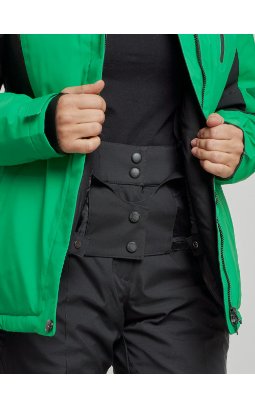 Женский горнолыжный костюм для зимних видов спорта.