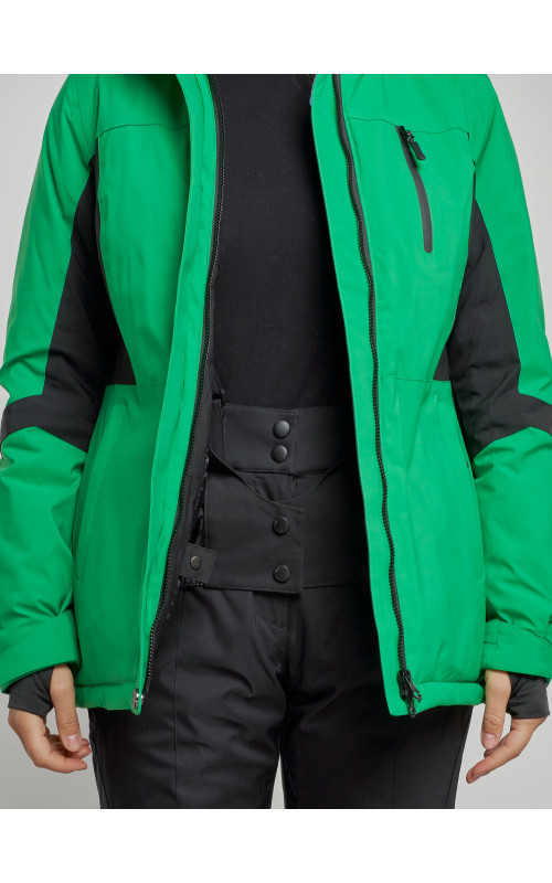 Женский горнолыжный костюм для зимних видов спорта.