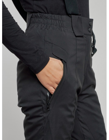 Женский горнолыжный костюм для зимних видов спорта.