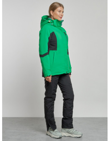 Женский горнолыжный костюм для зимних видов спорта.