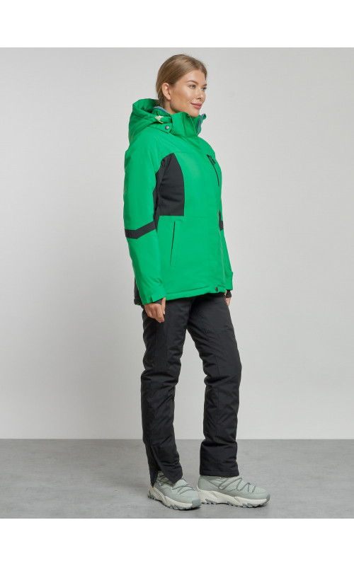 Женский горнолыжный костюм для зимних видов спорта.