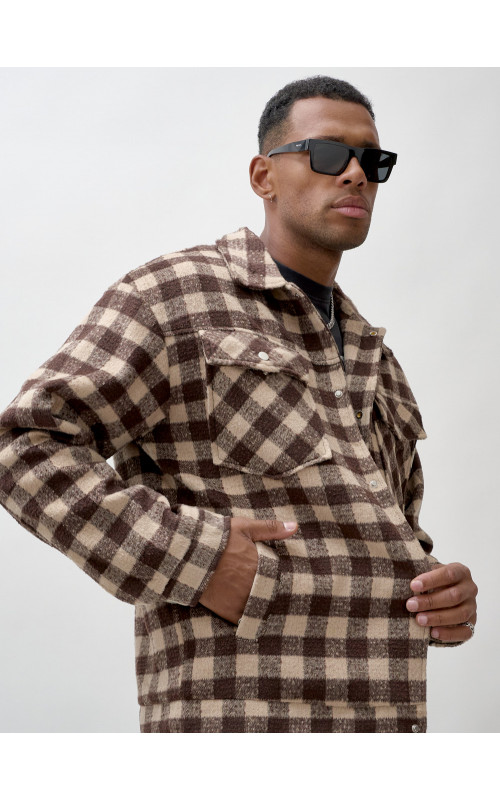 Мужская шерстяная рубашка прямого кроя в клетку.