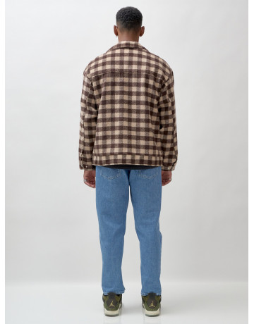 Мужская шерстяная рубашка прямого кроя в клетку.