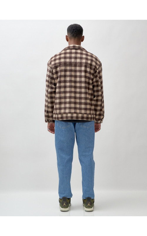 Мужская шерстяная рубашка прямого кроя в клетку.