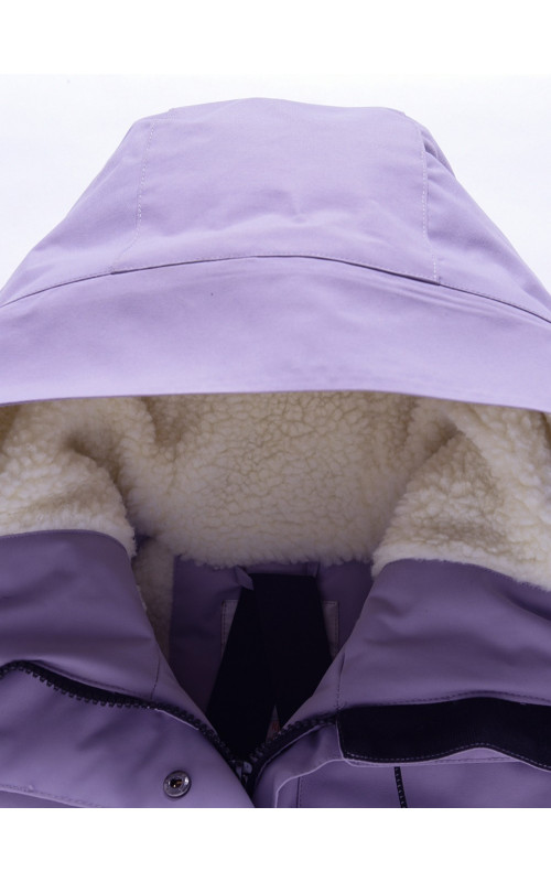 Зимняя парка для девочки-подростка с меховой подкладкой и ветро- и влагоотталкивающей тканью.