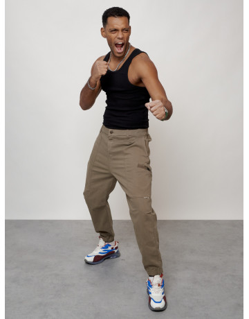 Мужские брюки зауженного кроя.