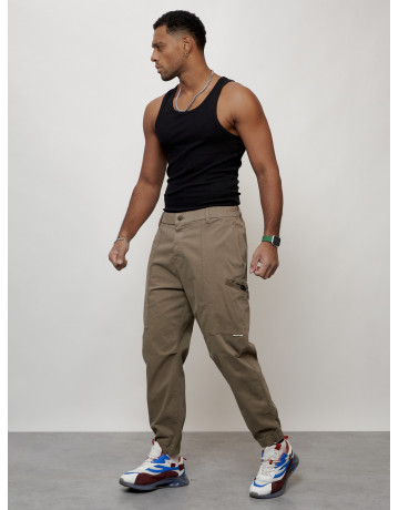 Мужские брюки зауженного кроя.