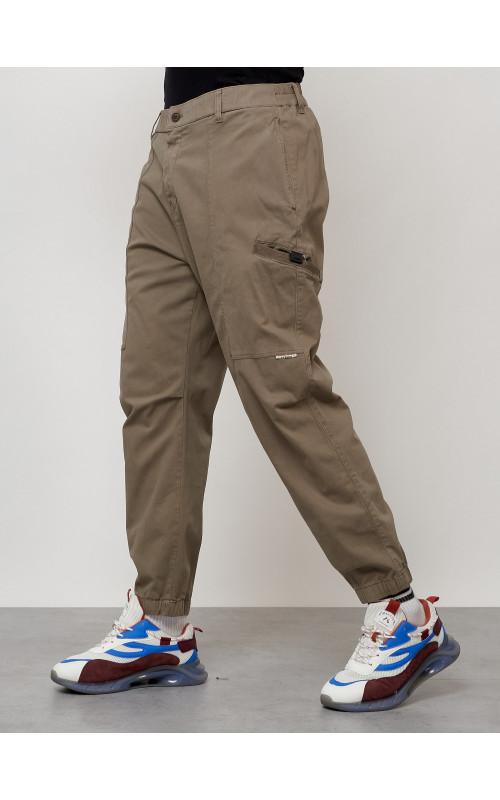 Мужские брюки зауженного кроя.