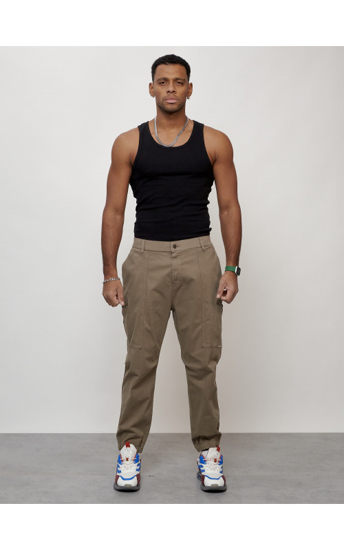 Мужские брюки зауженного кроя.