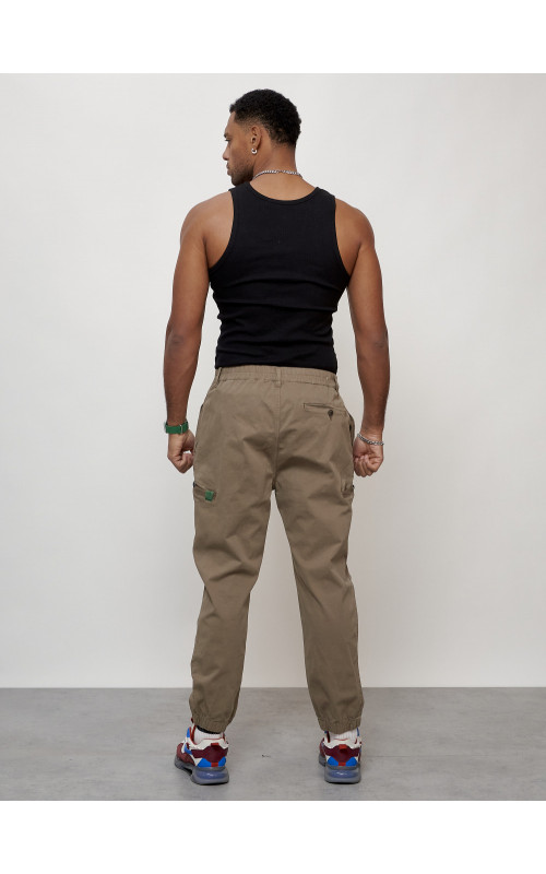 Мужские брюки зауженного кроя.