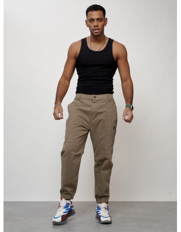 Мужские брюки зауженного кроя.