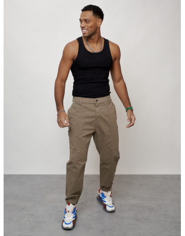 Мужские брюки зауженного кроя.