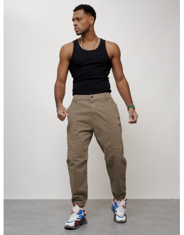 Мужские брюки зауженного кроя.