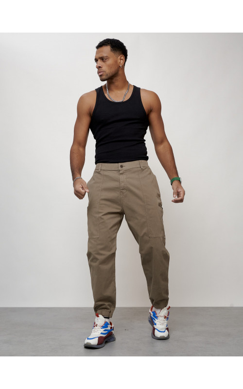 Мужские брюки зауженного кроя.