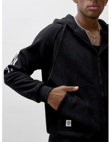 Утеплённый мужской спортивный костюм с начёсом для активных дней.