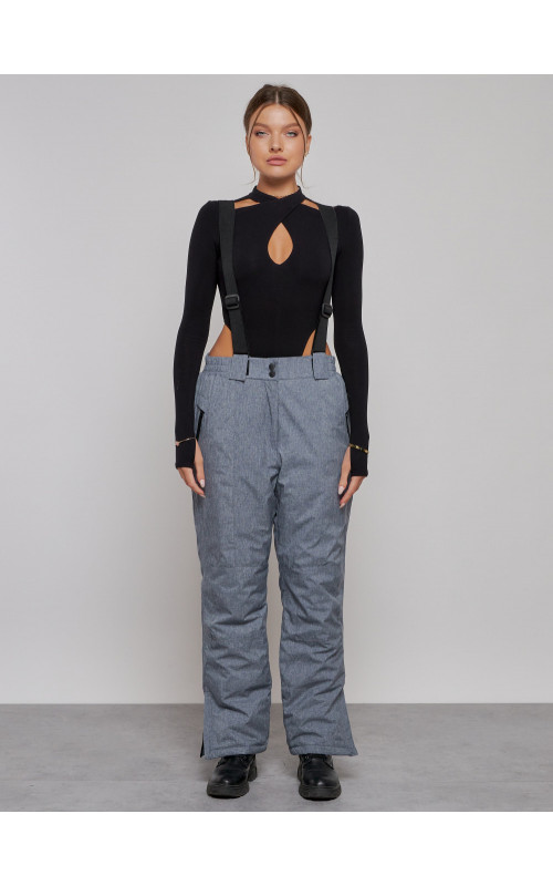 Женский горнолыжный костюм для зимних видов спорта.