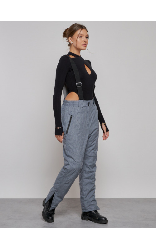 Женский горнолыжный костюм для зимних видов спорта.