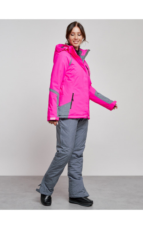 Женский горнолыжный костюм для зимних видов спорта.