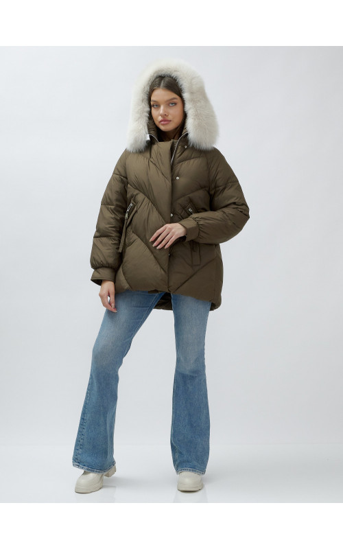 Женский зимний пуховик с меховой отделкой.