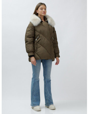 Женский зимний пуховик с меховой отделкой.