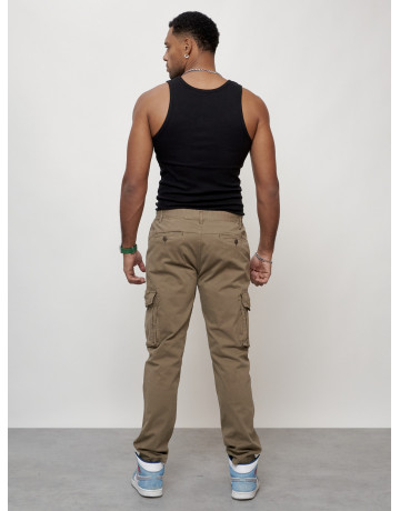 Мужские брюки зауженного кроя.