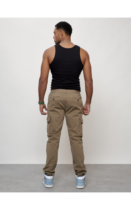 Мужские брюки зауженного кроя.