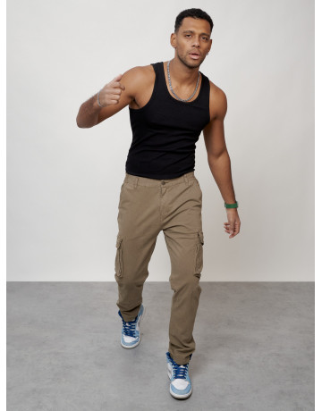 Мужские брюки зауженного кроя.