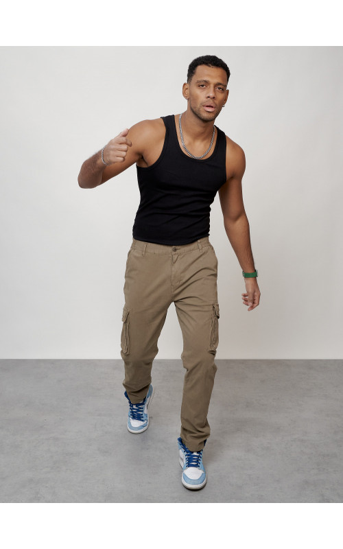 Мужские брюки зауженного кроя.