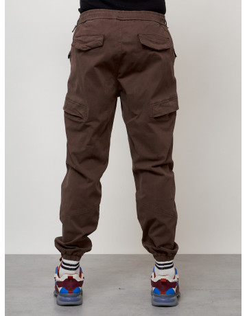 Мужские брюки зауженного кроя.