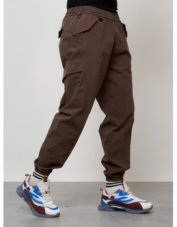 Мужские брюки зауженного кроя.