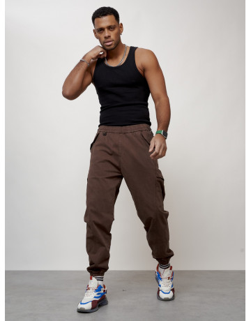 Мужские брюки зауженного кроя.