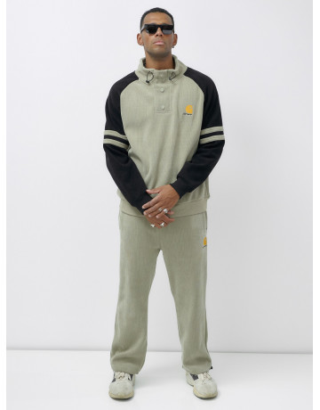 Мужской спортивный костюм утеплённый.