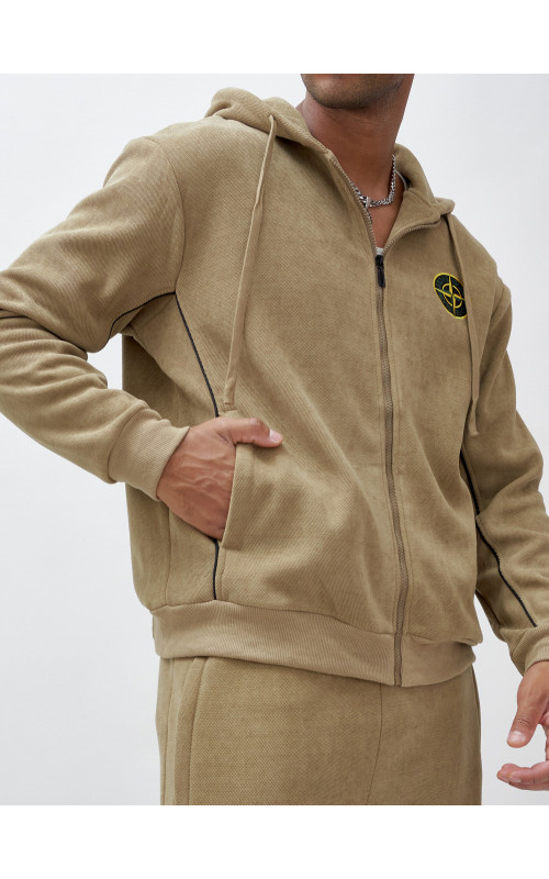 Утеплённый демисезонный костюм для мужчин.