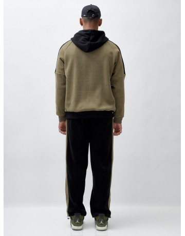 Мужской утеплённый спортивный костюм с начёсом для осени.