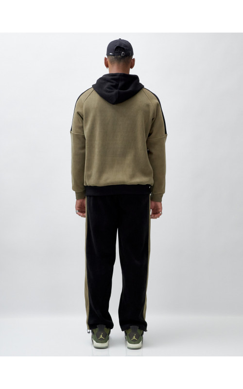 Мужской утеплённый спортивный костюм с начёсом для осени.