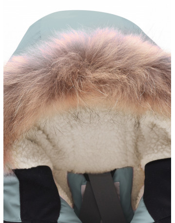 Тёплая парка для девочки для активного отдыха в холодную погоду