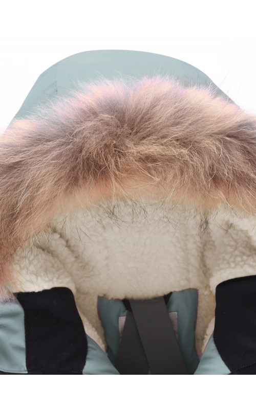 Тёплая парка для девочки для активного отдыха в холодную погоду