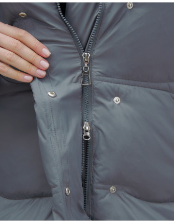 Зимняя женская куртка с капюшоном для холодного сезона.