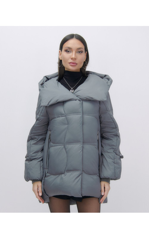 Зимняя женская куртка с капюшоном для холодного сезона.