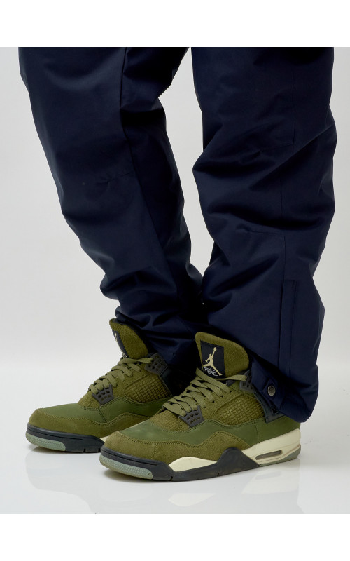 Мужской горнолыжный костюм для зимы.