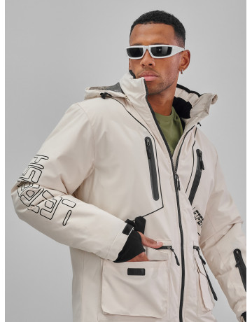 Мужской горнолыжный костюм: куртка и полукомбинезон для зимних активностей.