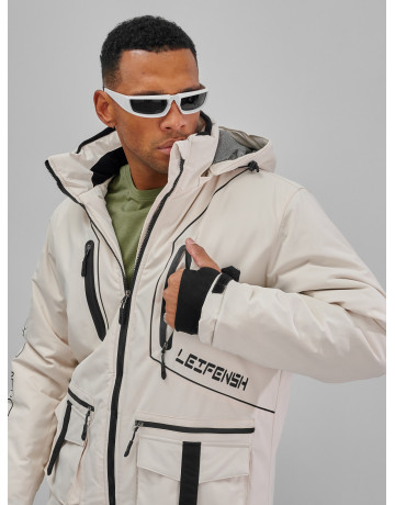 Мужской горнолыжный костюм: куртка и полукомбинезон для зимних активностей.