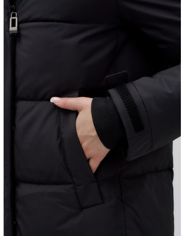 Длинный зимний пуховик для женщин с капюшоном.