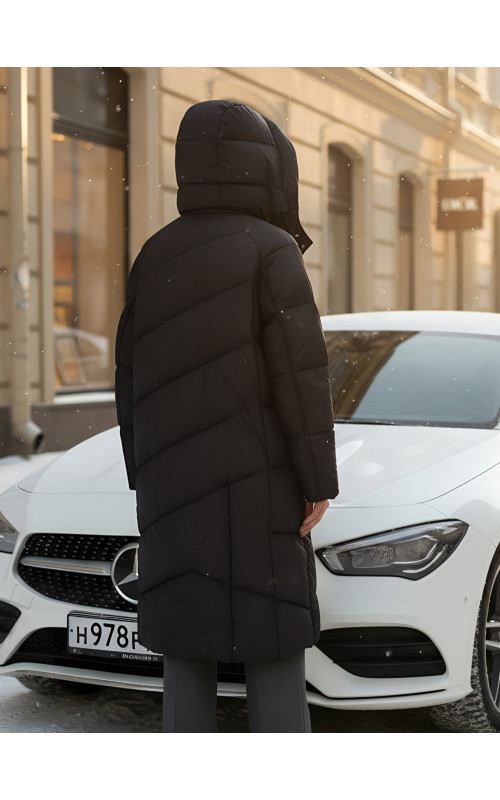 Длинный женский пуховик с капюшоном для зимы