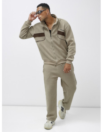 Утеплённый спортивный костюм для мужчин.