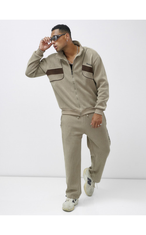 Утеплённый спортивный костюм для мужчин.