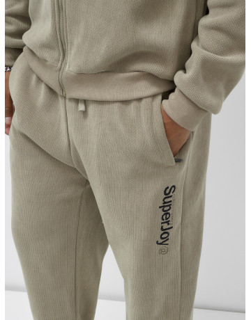 Утеплённый спортивный костюм для мужчин.