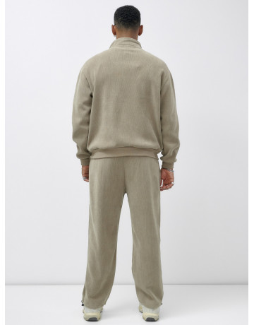 Утеплённый спортивный костюм для мужчин.